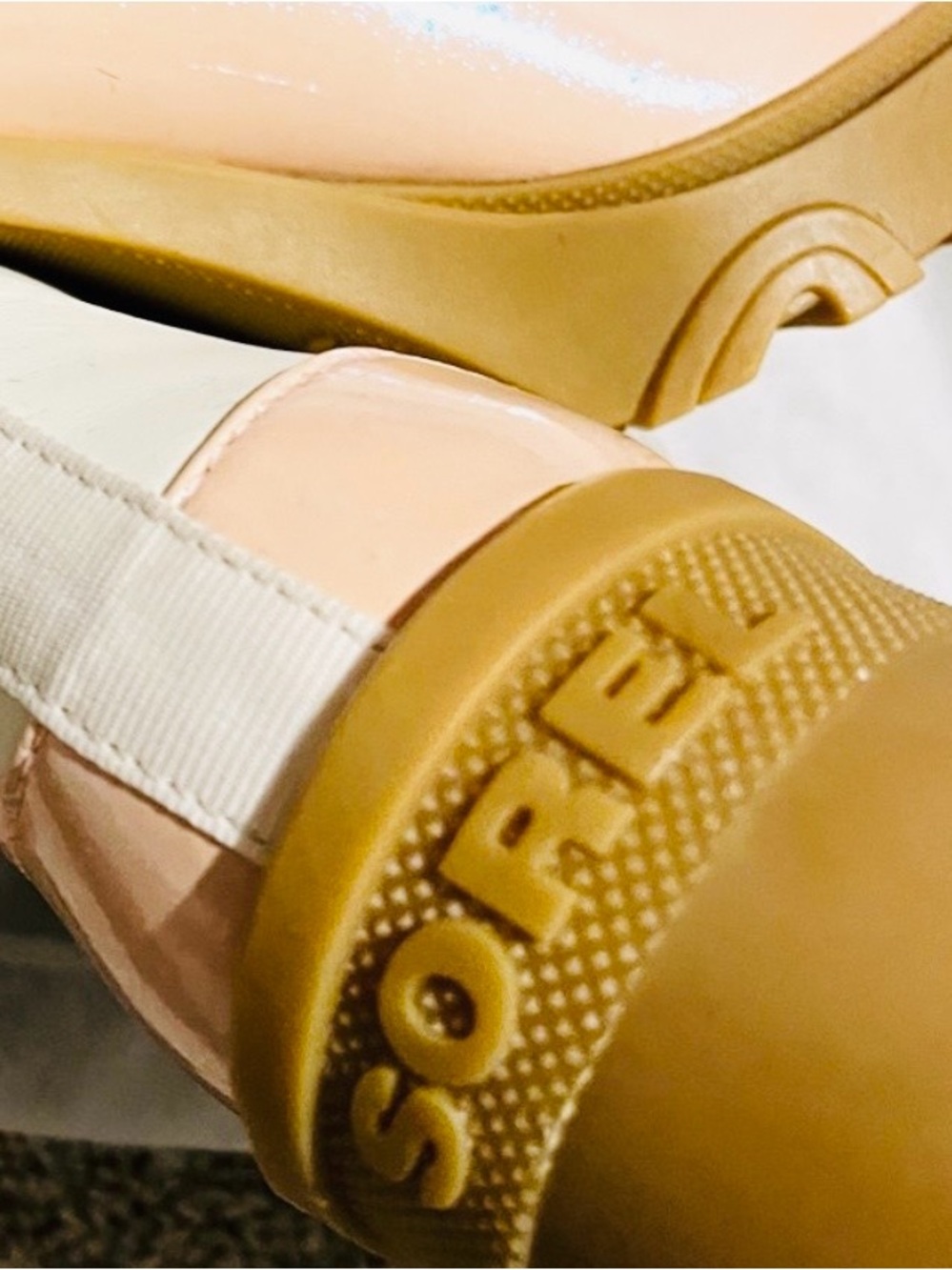 NWT SOREL Women’s Cream and Blush Zip Front Ankle Boots